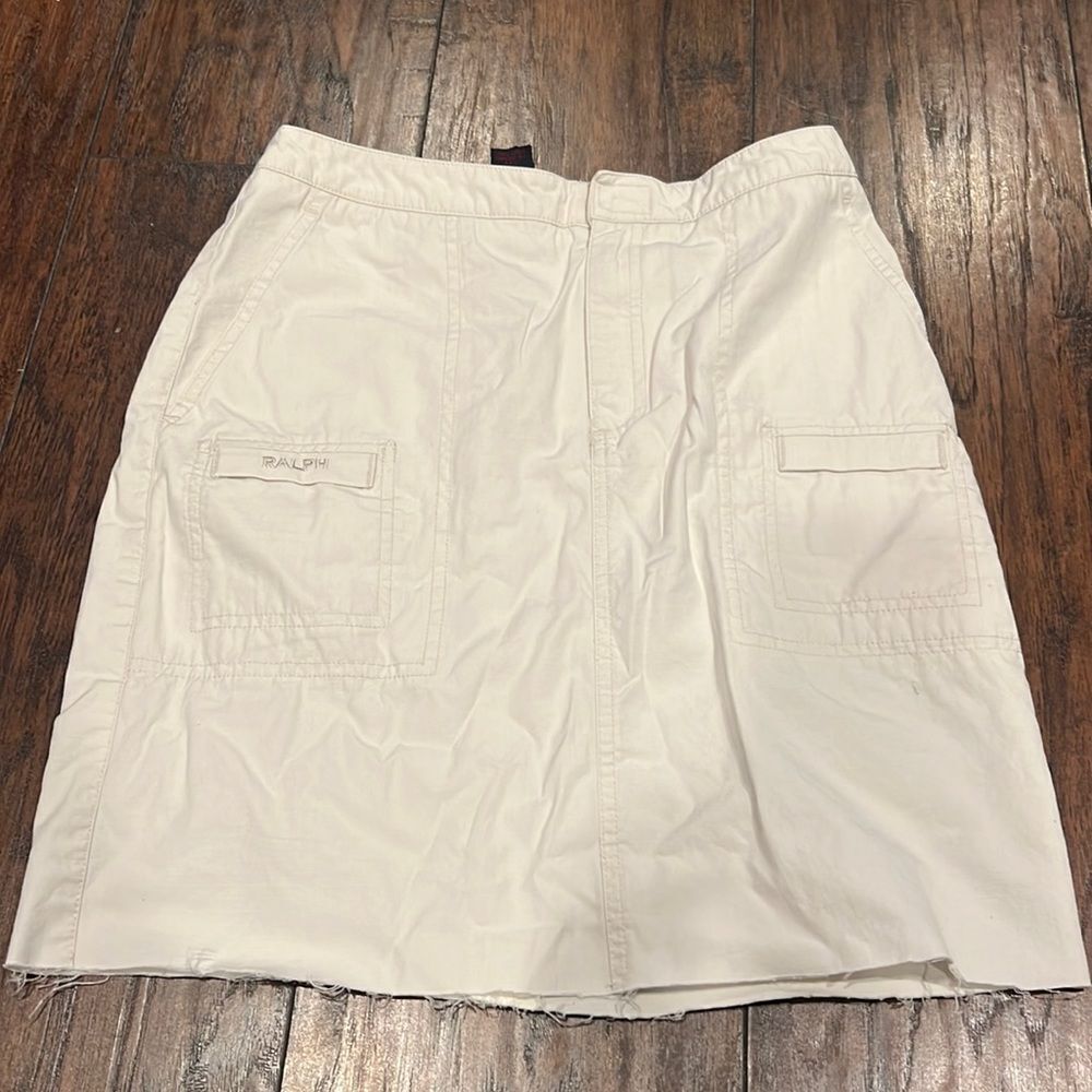 Ralph Lauren mini skirt in cream color size 2 100% cotton with 2 back pockets